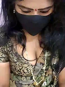 Snapshot of louise92 chatting on 17, 12, 2024 louise92 online show from 17, 12, 2024