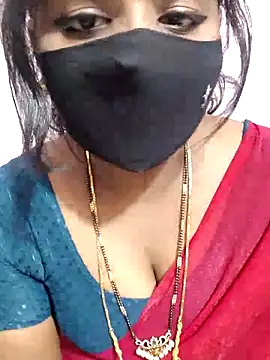 Snapshot of louise92 chatting on 2, 2, 2025 louise92 online show from 2, 2, 2025