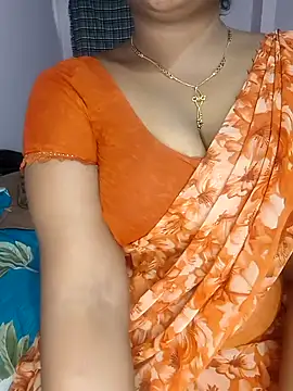 Snapshot of louise92 chatting on 2, 4, 2026 louise92 online show from 2, 4, 2026