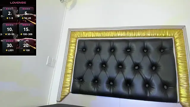 Foxy Assh  online show from 7, 1, 2026