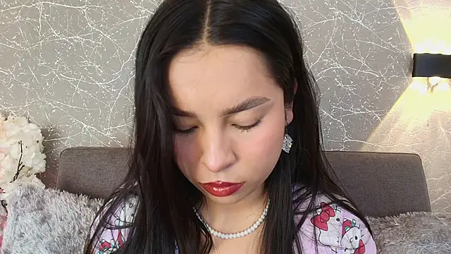 mia roux13 online show from 18, 1, 2025
