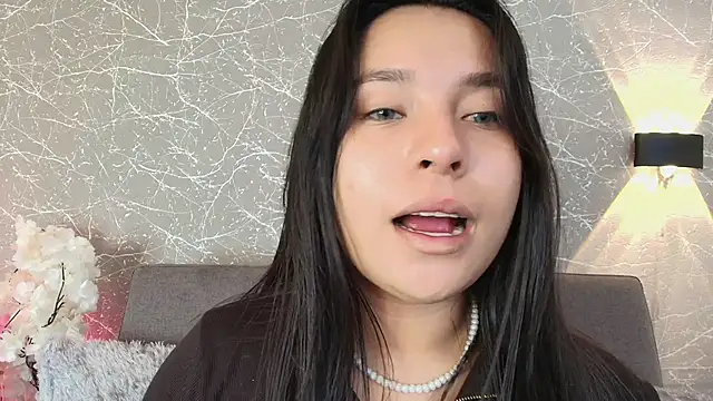 mia roux13 online show from 19, 1, 2025