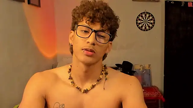 Snapshot of Ivano_joness chatting on 8, 2, 2025 Ivano joness online show from 8, 2, 2025