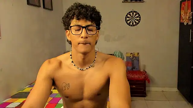 Snapshot of Ivano_joness chatting on 8, 3, 2025 Ivano joness online show from 8, 3, 2025