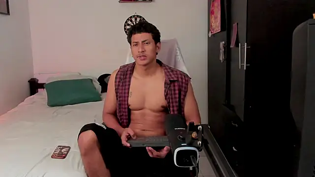 Snapshot of Ivano_joness chatting on 10, 11, 2025 Ivano joness online show from 10, 11, 2025