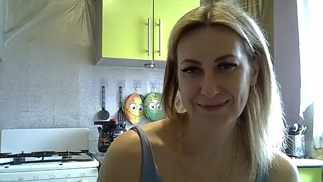 Snapshot of AshleyXHoney chatting on 5, 3, 2025 AshleyXHoney online show from 5, 3, 2025