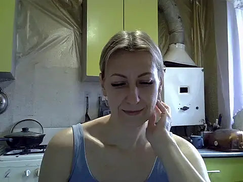 Snapshot of AshleyXHoney chatting on 5, 11, 2025 AshleyXHoney online show from 5, 11, 2025