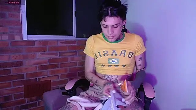 charlotbelucci  online show from 12, 11, 2025