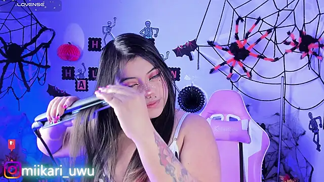 Snapshot of Ahri_Elderwood chatting on 15, 10, 2025 Ahri Elderwood online show from 15, 10, 2025