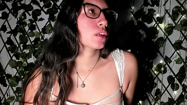 CoralineSanchez online show from 24, 11, 2025