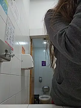 Snapshot of mmmVirginia chatting on 25, 10, 2025 mmmVirginia online show from 25, 10, 2025