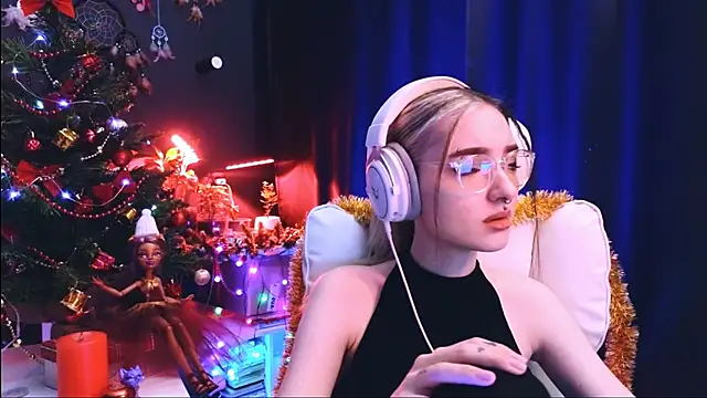 Snapshot of Avi_Nile chatting on 20, 12, 2024 Avi Nile online show from 20, 12, 2024