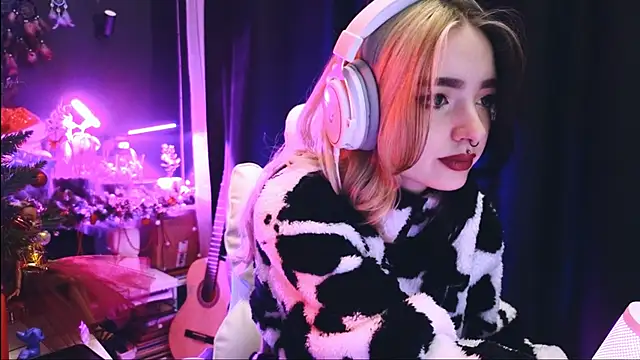 Snapshot of Avi_Nile chatting on 17, 1, 2025 Avi Nile online show from 17, 1, 2025