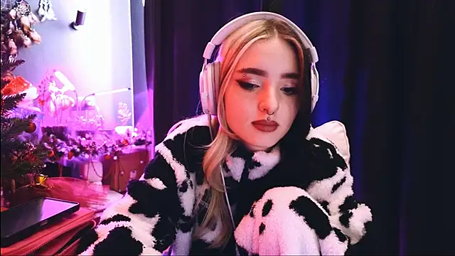 Snapshot of Avi_Nile chatting on 17, 1, 2025 Avi Nile online show from 17, 1, 2025