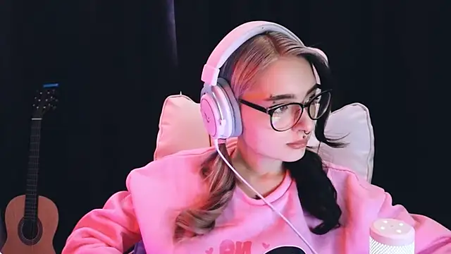 Snapshot of Avi_Nile chatting on 4, 2, 2025 Avi Nile online show from 4, 2, 2025