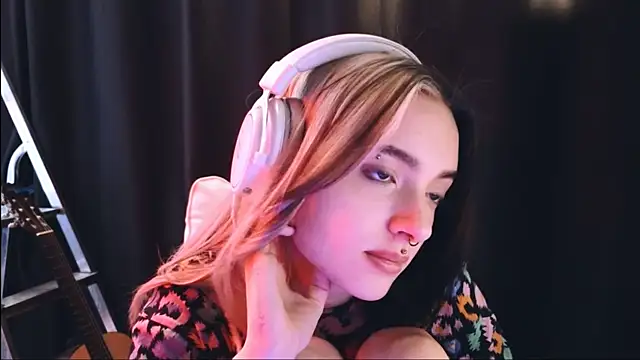 Snapshot of Avi_Nile chatting on 6, 2, 2025 Avi Nile online show from 6, 2, 2025