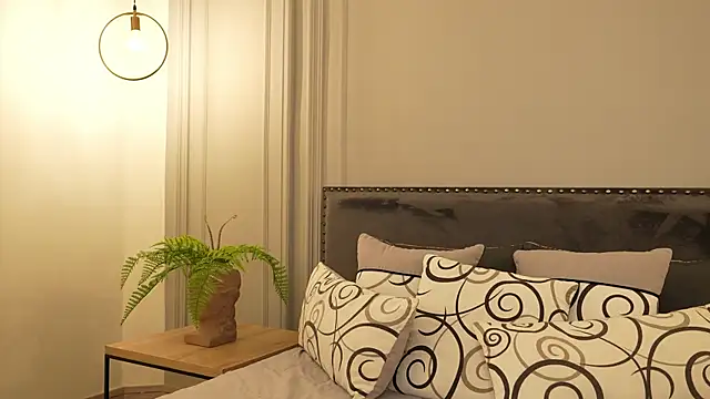 IrisBaker online show from 13, 11, 2025