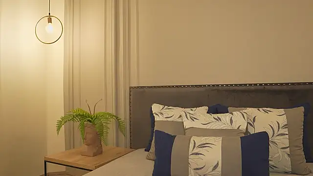 IrisBaker online show from 13, 2, 2026