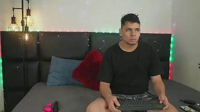 Snapshot of Cleoanubis- chatting on 13, 12, 2024 Cleoanubis- online show from 13, 12, 2024