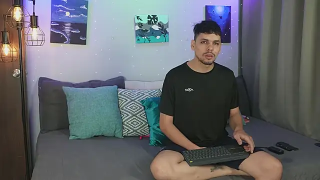 Snapshot of Cleoanubis- chatting on 2, 11, 2025 Cleoanubis- online show from 2, 11, 2025