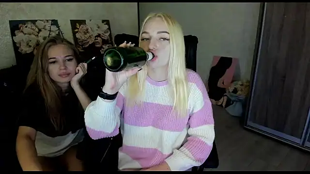 Snapshot of Stella__Cox chatting on 26, 10, 2025 Stella Cox online show from 26, 10, 2025