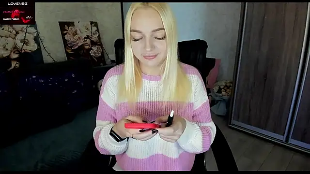 Snapshot of Stella__Cox chatting on 30, 10, 2025 Stella Cox online show from 30, 10, 2025