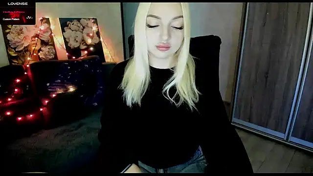 Snapshot of Stella__Cox chatting on 2, 11, 2025 Stella Cox online show from 2, 11, 2025