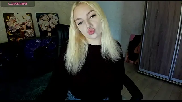 Snapshot of Stella__Cox chatting on 7, 11, 2025 Stella Cox online show from 7, 11, 2025