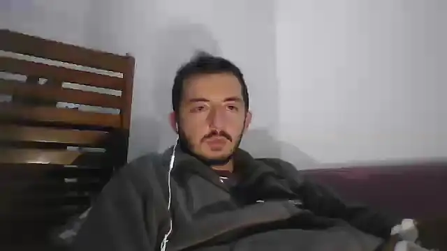 Snapshot of laynufff chatting on 6, 12, 2024 laynufff online show from 6, 12, 2024