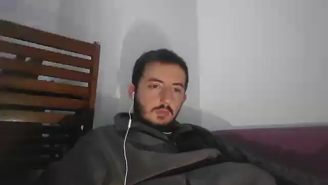 Snapshot of laynufff chatting on 9, 12, 2024 laynufff online show from 9, 12, 2024