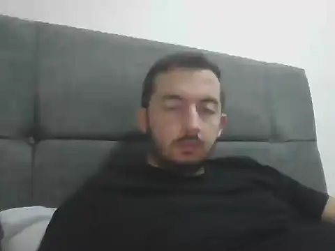 Snapshot of laynufff chatting on 11, 10, 2025 laynufff online show from 11, 10, 2025