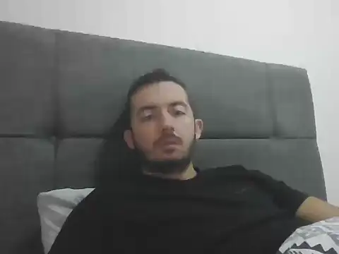 Snapshot of laynufff chatting on 13, 10, 2025 laynufff online show from 13, 10, 2025