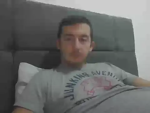 Snapshot of laynufff chatting on 15, 10, 2025 laynufff online show from 15, 10, 2025