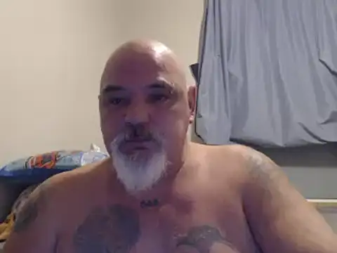 Newfiesausage1972 online show from 22, 12, 2024