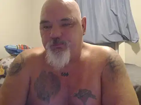 Newfiesausage1972 online show from 26, 12, 2024
