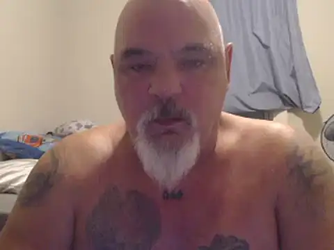 Newfiesausage1972 online show from 28, 12, 2024