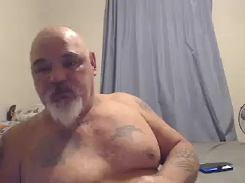 Newfiesausage1972 online show from 29, 12, 2024