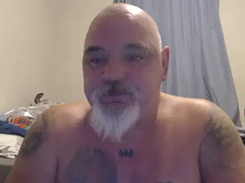 Newfiesausage1972 online show from 29, 12, 2024