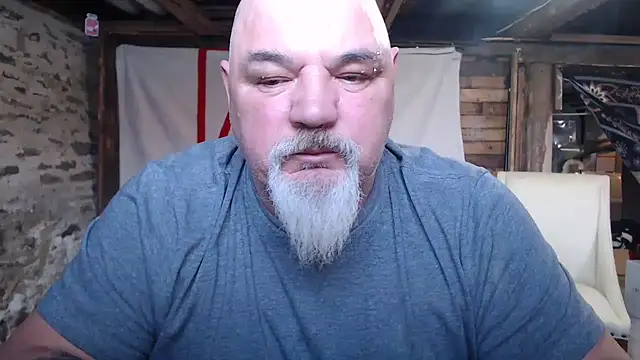 Newfiesausage1972 online show from 16, 2, 2026