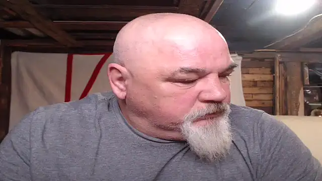 Newfiesausage1972 online show from 17, 2, 2026