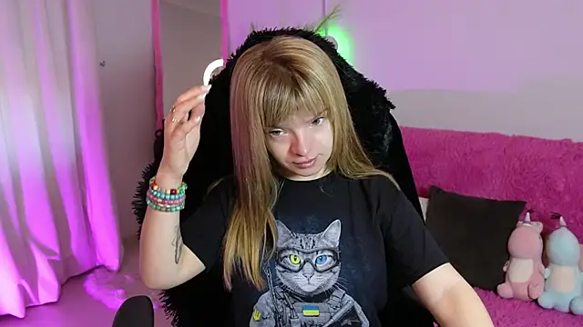 Eva Rosec online show from 13, 11, 2025