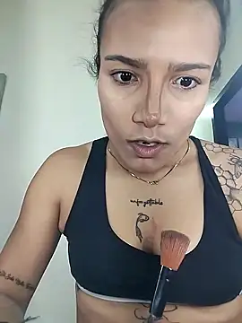 Snapshot of Yaumiko chatting on 11, 10, 2025 Yaumiko online show from 11, 10, 2025