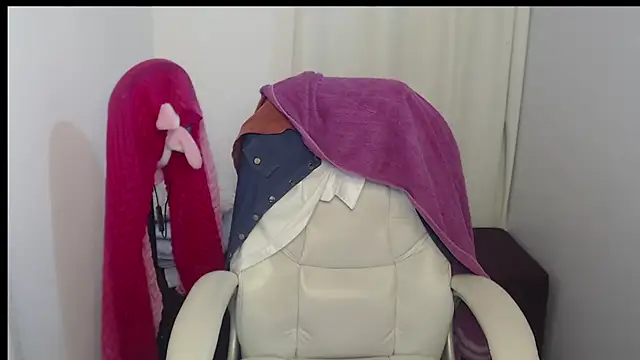 paiper halliwey online show from 25, 1, 2025