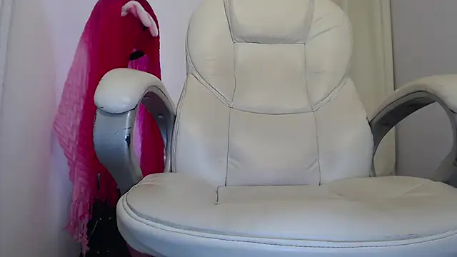 paiper halliwey online show from 28, 1, 2025