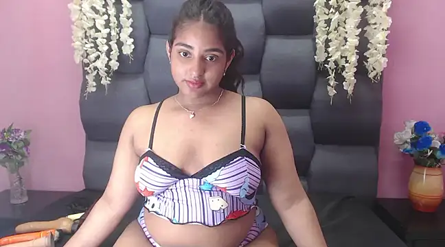 Snapshot of Sofia_Hernandez_ chatting on 1, 2, 2025 Sofia Hernandez online show from 1, 2, 2025