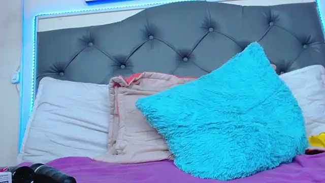 Snapshot of mia_xx1 chatting on 11, 12, 2024 mia xx1 online show from 11, 12, 2024