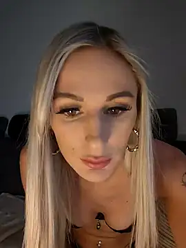 Snapshot of Liana_Lou chatting on 14, 12, 2024 Liana Lou online show from 14, 12, 2024