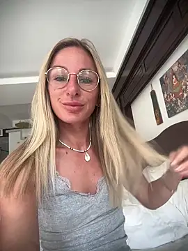 Liana Lou online show from 4, 4, 2026