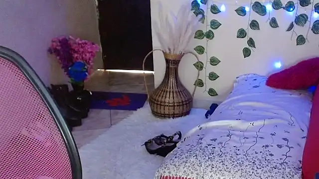 Latin Mature975 online show from 29, 1, 2025