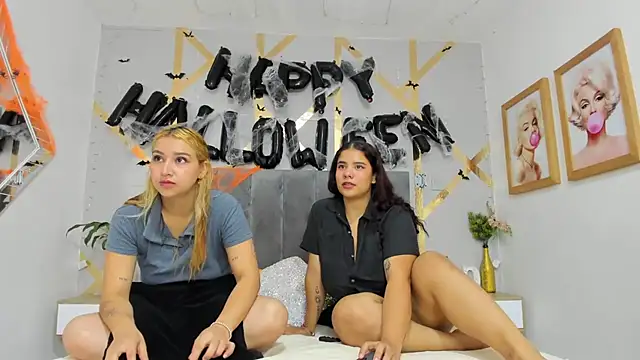 Danna Reyees online show from 9, 10, 2025